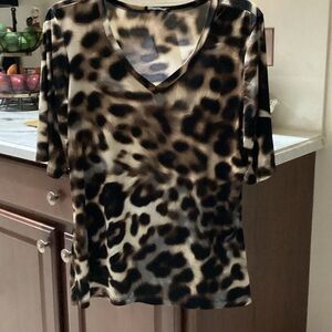 Chic Leopard Print V-Neck Top